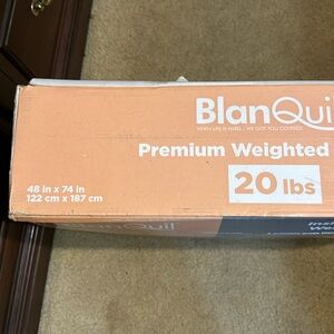 New in box. Weighted blanket. 20lbs